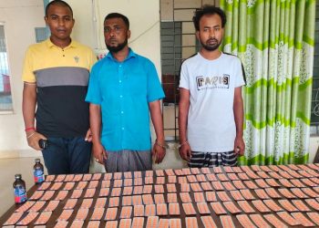 দৌলতপুরে বিপুল পরিমাণ ট্যাপেন্টাডল ও ফেনসিডিল উদ্ধার