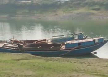 কুশিঘাট থেকে অবৈধ বালু উত্তোলন, ঝুঁকিতে জনপদ
