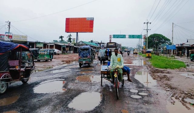 নান্দাইল চৌরাস্তা- কিশোরগঞ্জ সড়কের বেহাল দশা,জনদুর্ভোগ চরমে
